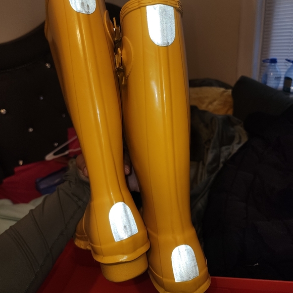 ☆Hunter Big Kids Original Gloss Mustard Yellow Rain Boots☆ - Picture 5 of 6